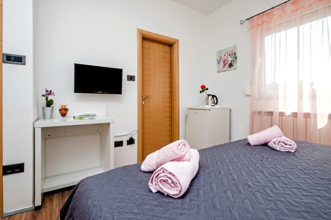 Rooms Mariana Rovinj Exterior photo