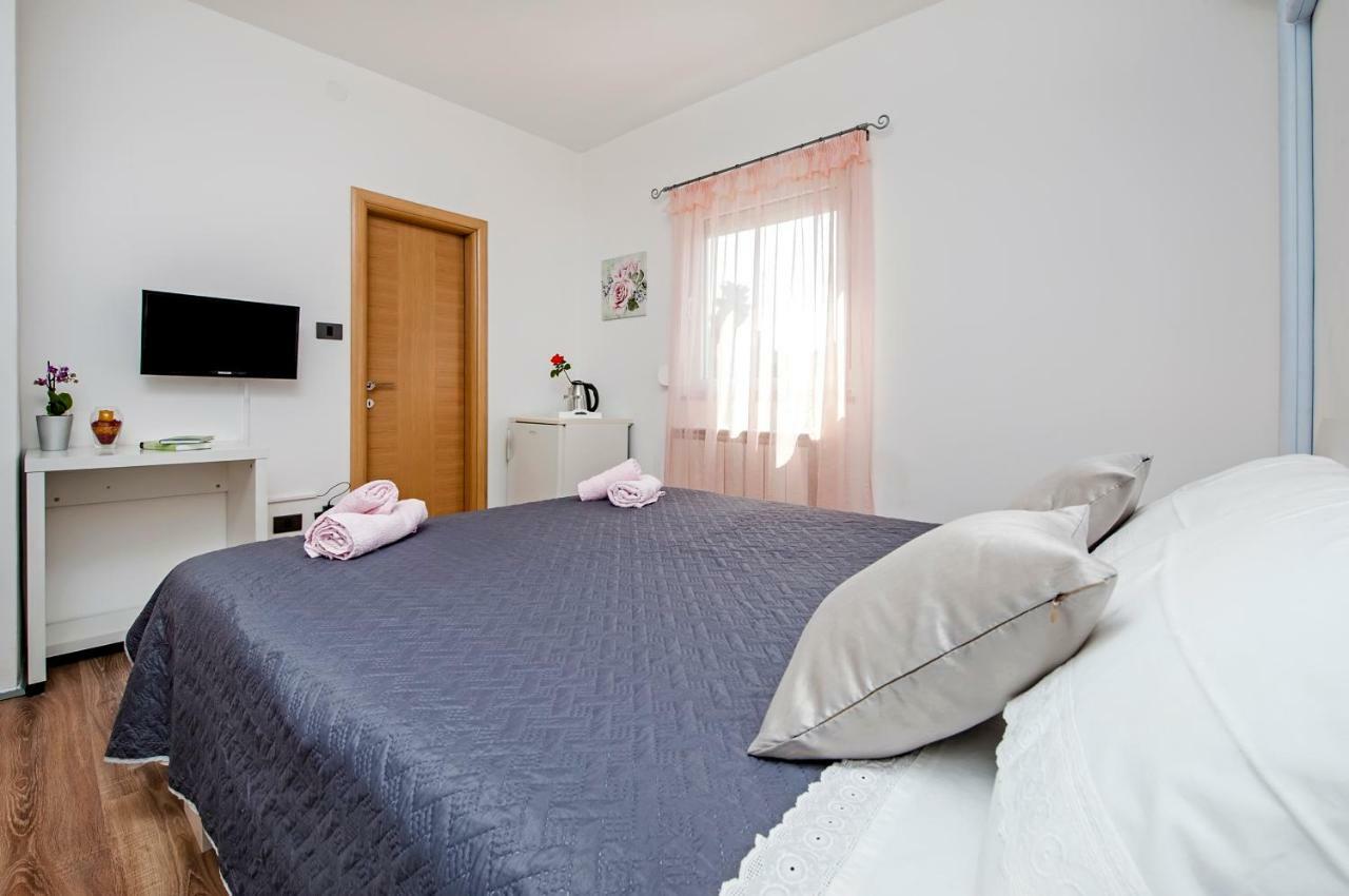 Rooms Mariana Rovinj Exterior photo